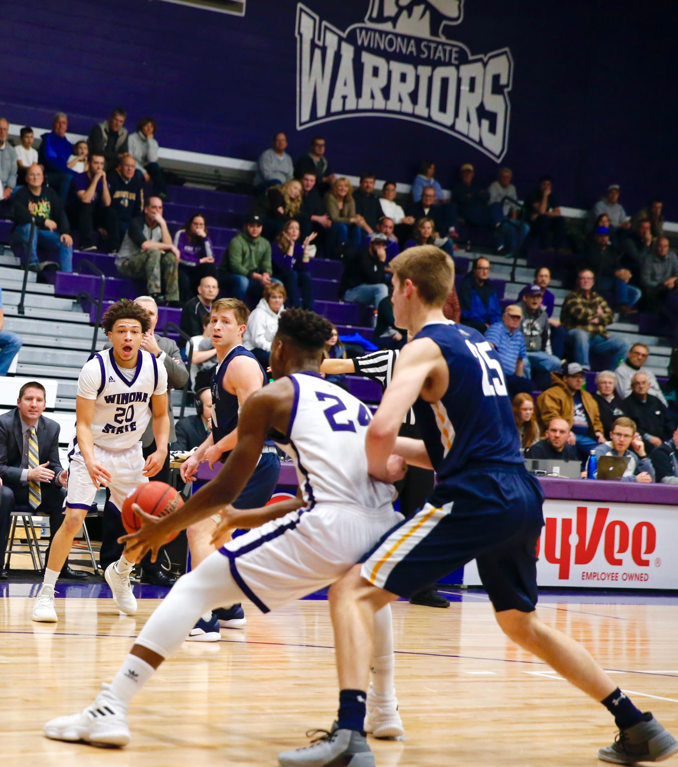 WSU MBB vs Augustana 13